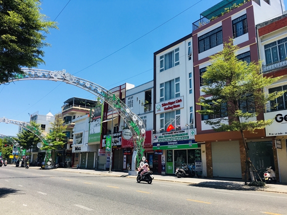 Người dân Đà Nẵng tự giác giãn cách, chủ động chặn dịch